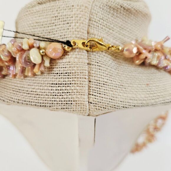 Vintage Jewels By Carle Deadstock Pink Coral Chip Triple Strand Beaded Necklace - Picture 10 of 13